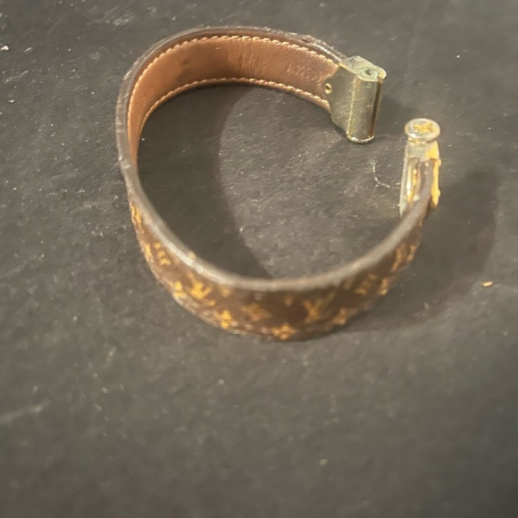Luis Vuitton leather bracelet - Picture 4 of 5